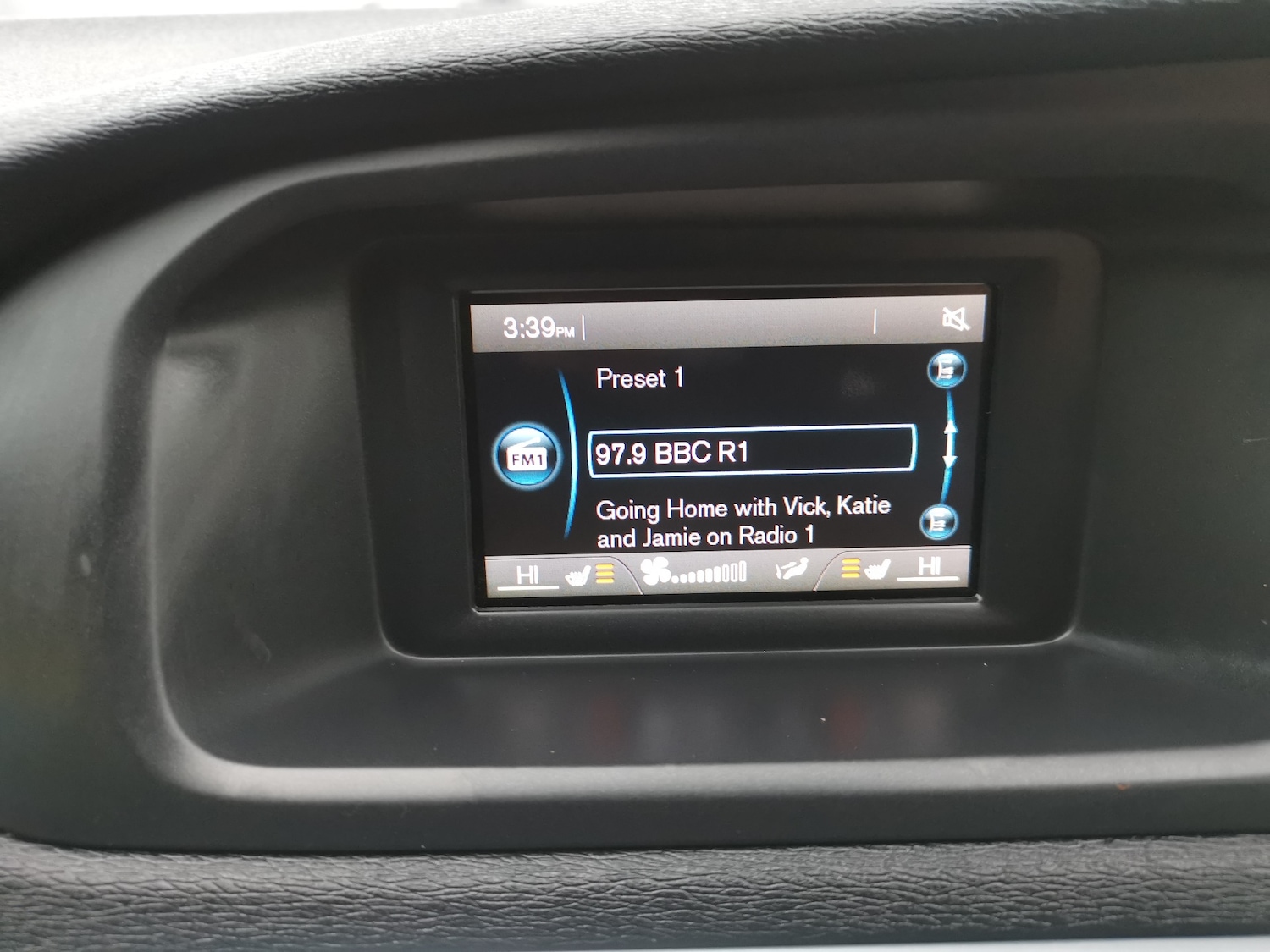 Used Volvo V40 2015 for sale - 77578399: Photo 12