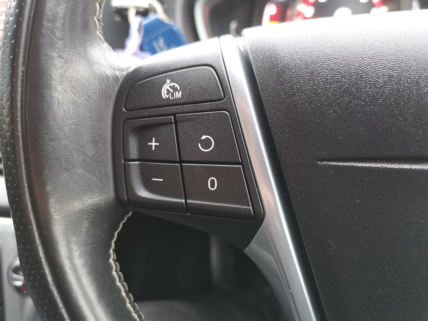 Used Volvo V40 2015 for sale - 77578399: Photo 17