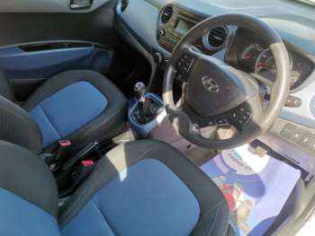 Used Hyundai i10 2017 for sale - 74458790: Photo