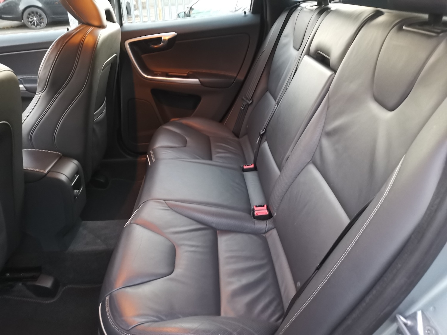 Used Volvo XC60 2015 for sale - 76931876: Photo 3