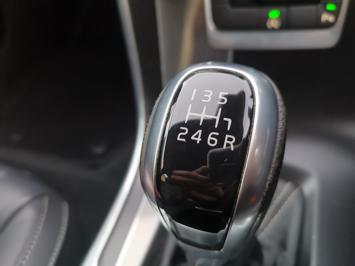 Used Volvo XC60 2015 for sale - 76931876: Photo 4