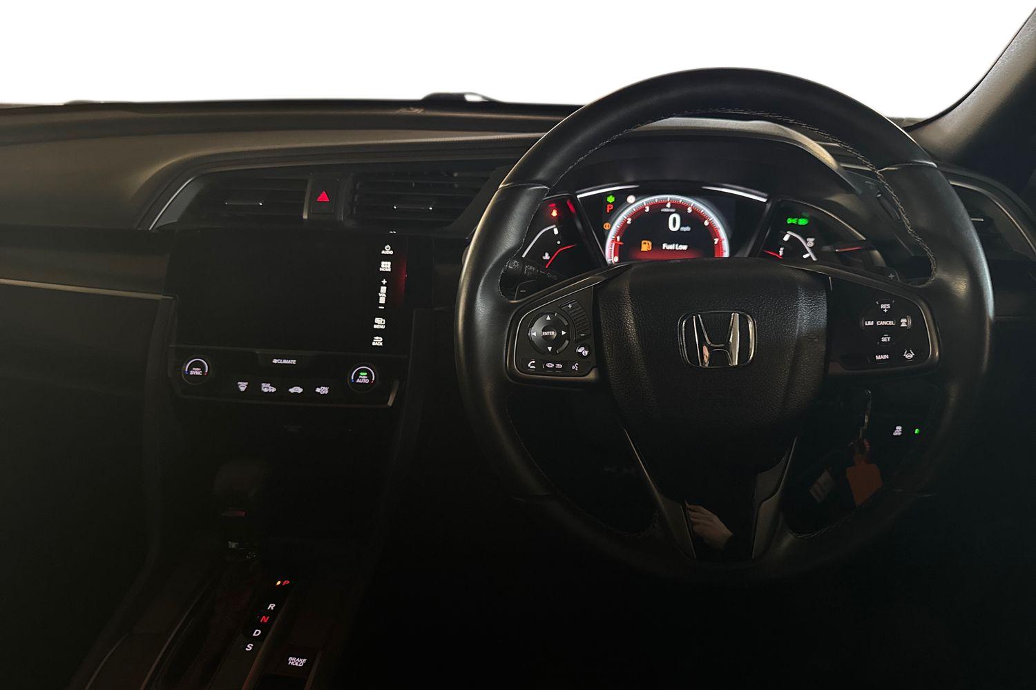 Used Honda Civic 2017 for sale - 76854670: Photo 11