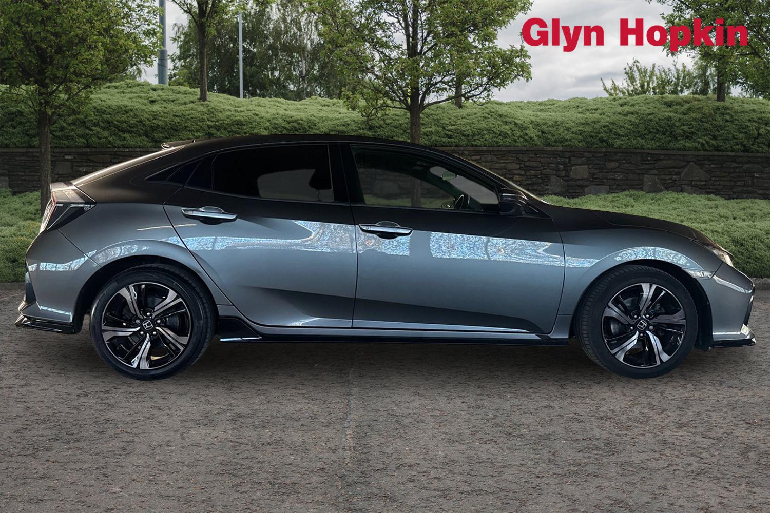 Used Honda Civic 2017 for sale - 76854670: Photo 2