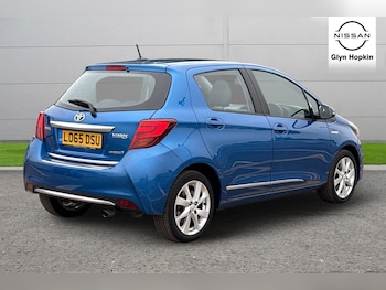 Used Toyota Yaris 2015 for sale - 76203934: Photo
