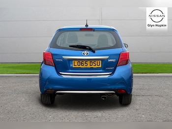 Used Toyota Yaris 2015 for sale - 76203934: Photo