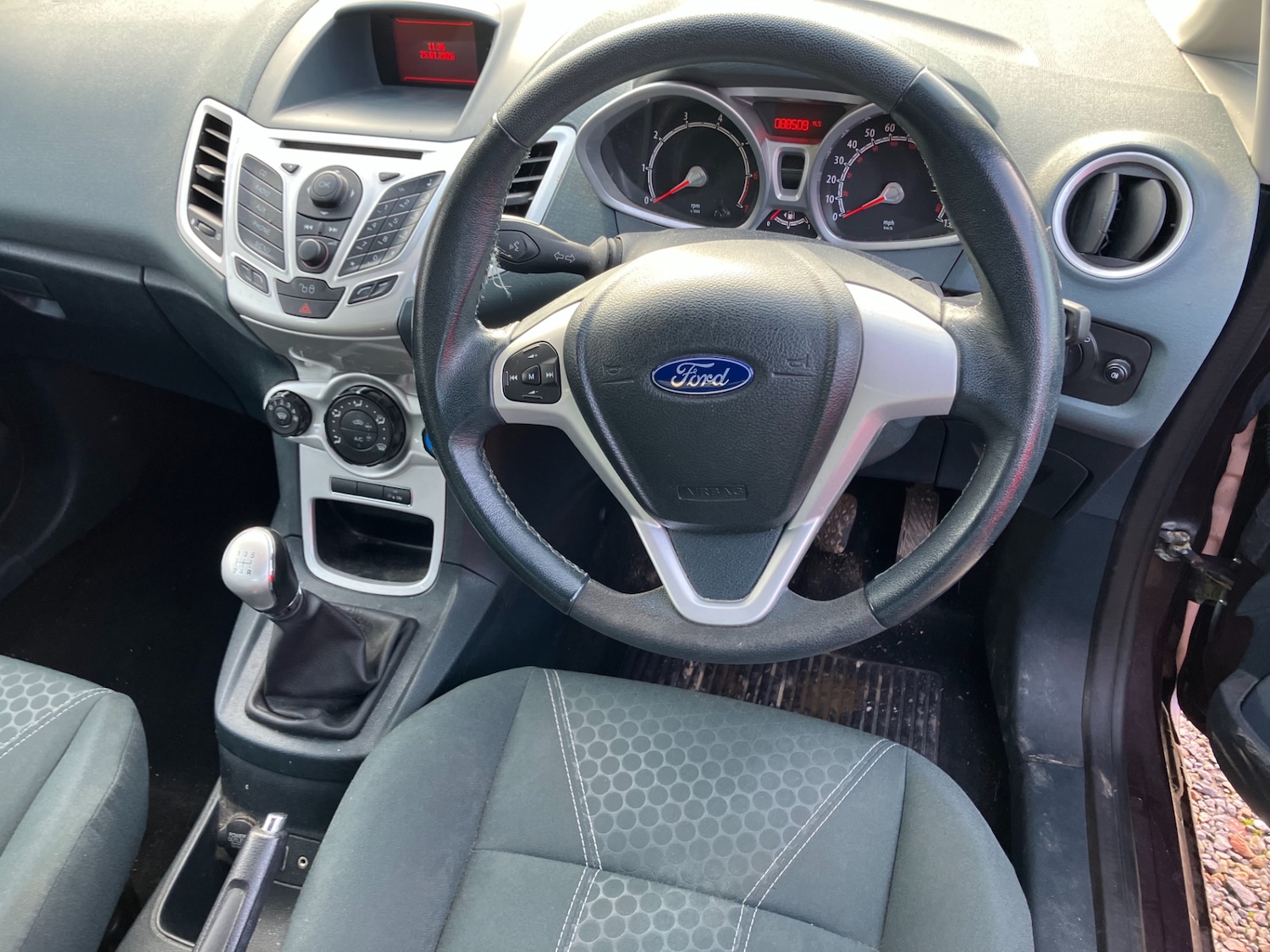 Used Ford Fiesta 2010 for sale - 77342764: Photo 7
