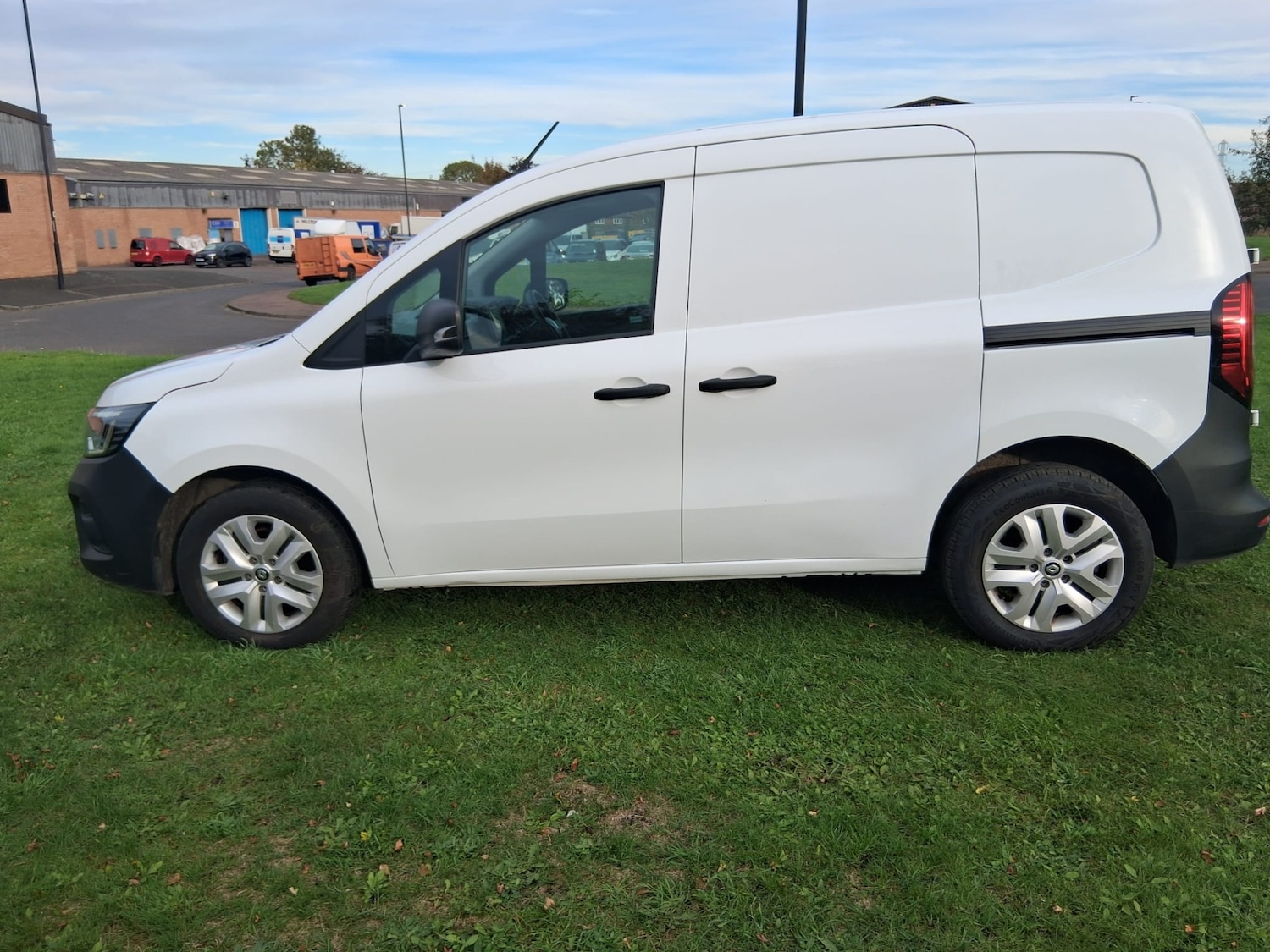 Used Renault Kangoo 2024 for sale - 76244621: Photo 2