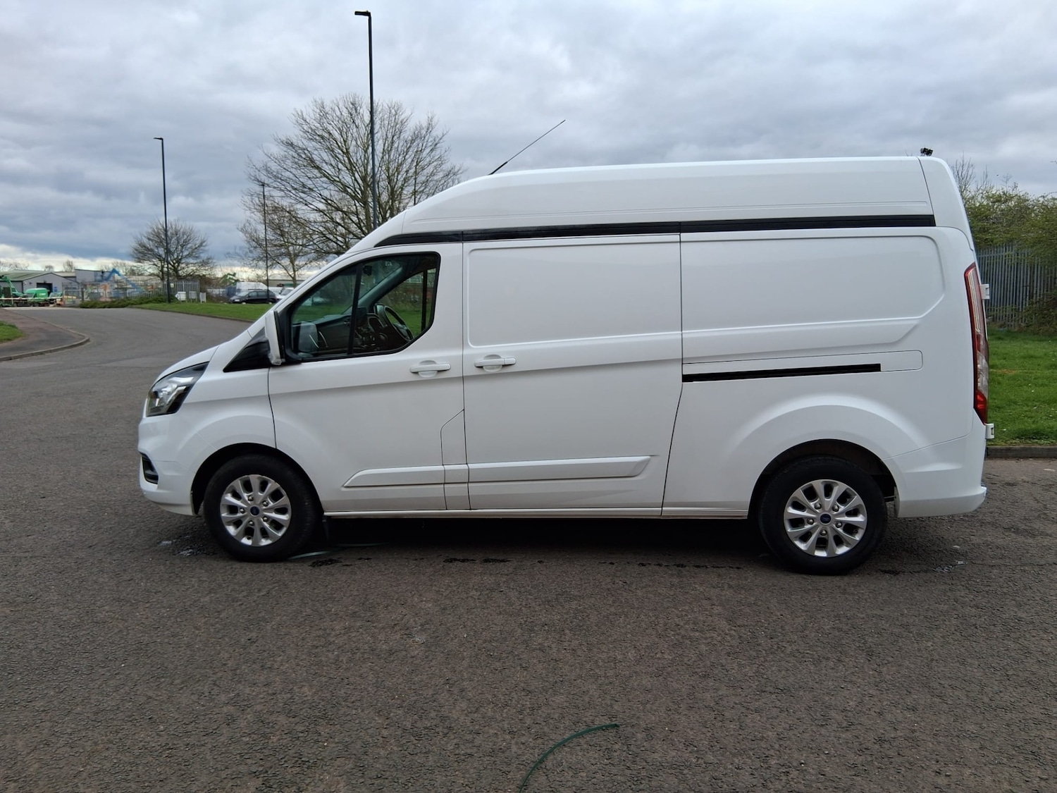 Used Ford Transit Custom 2023 for sale - 78106232: Photo 2