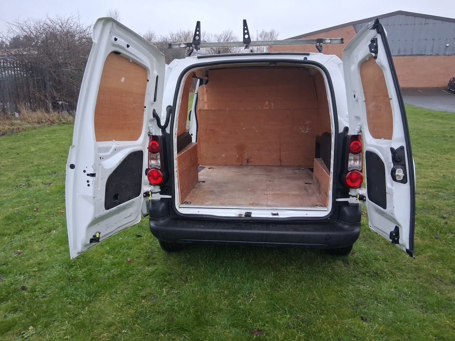 Used Peugeot Partner 2015 for sale - 77298627: Photo 9