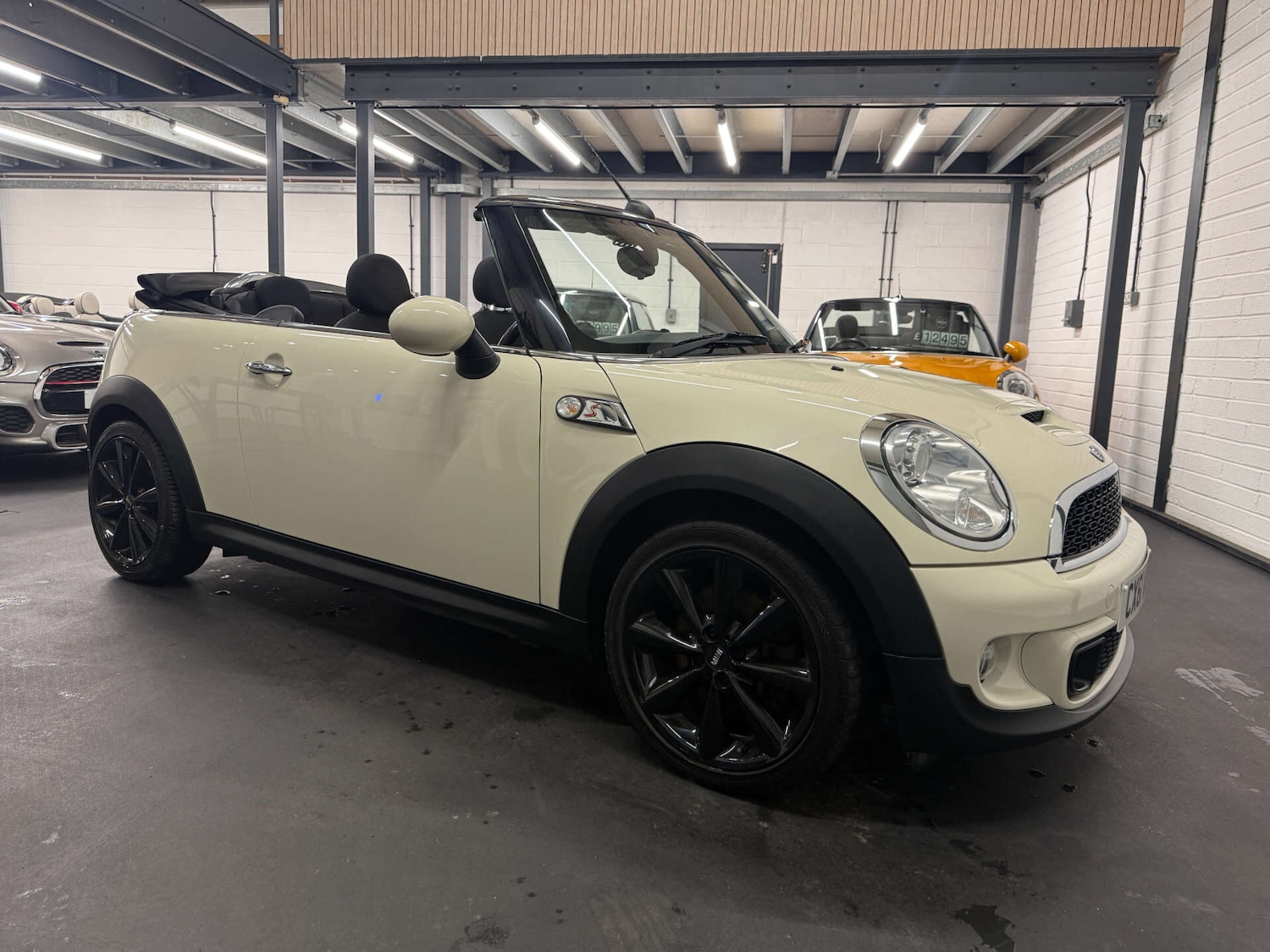 Used MINI Convertible 2011 for sale - 76783114: Photo 1