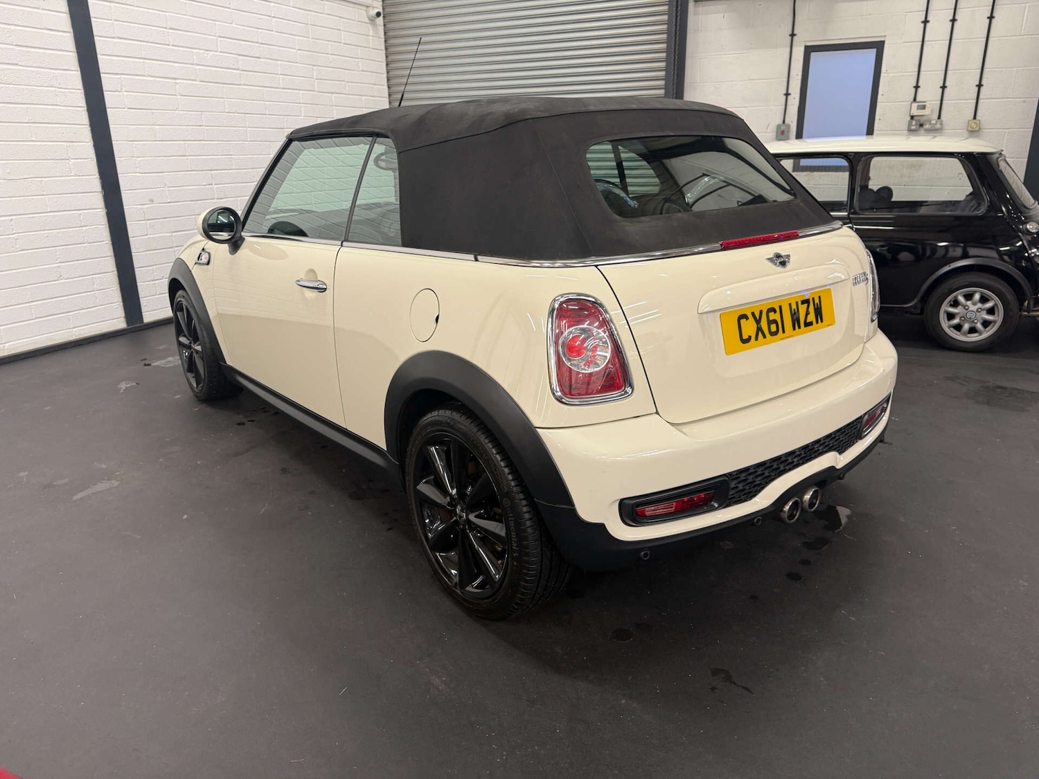 Used MINI Convertible 2011 for sale - 76783114: Photo 11