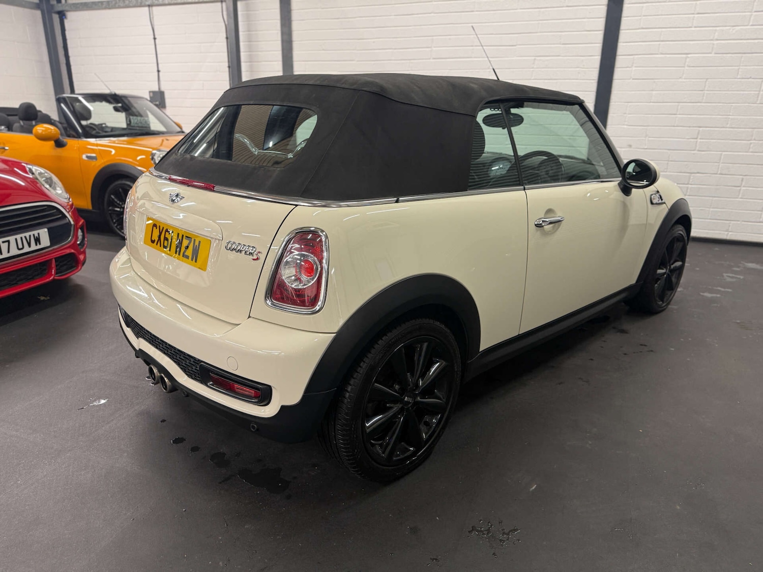 Used MINI Convertible 2011 for sale - 76783114: Photo 13