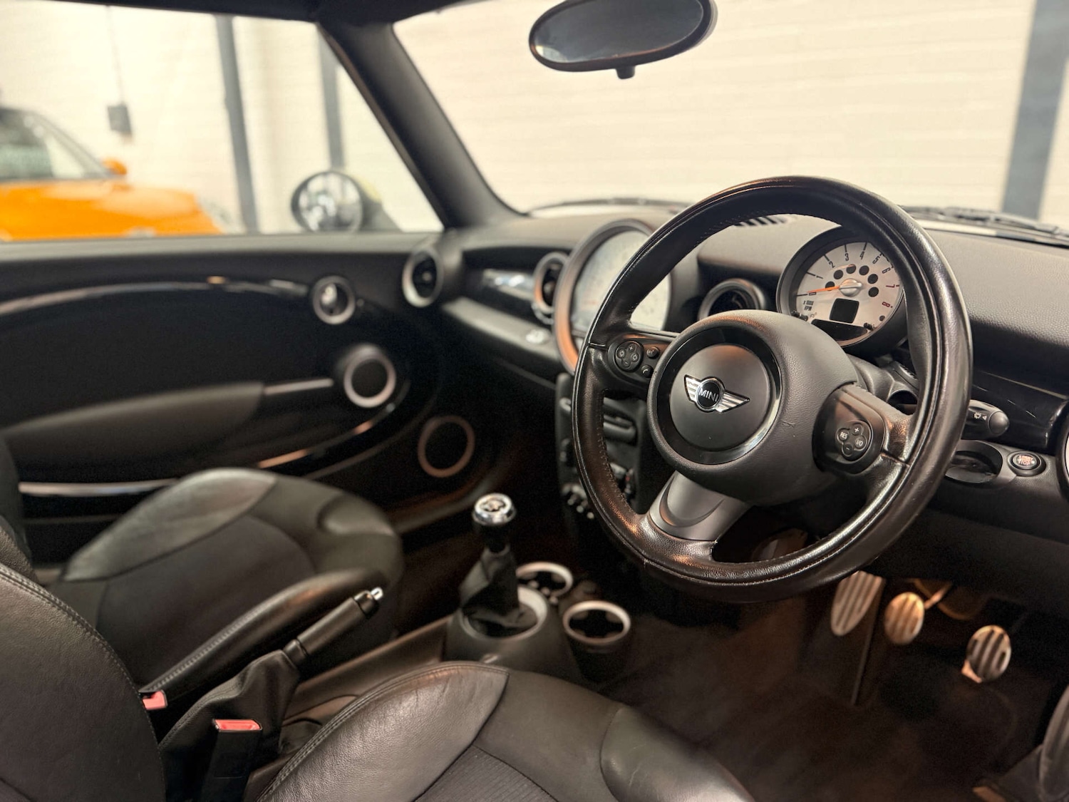 Used MINI Convertible 2011 for sale - 76783114: Photo 16