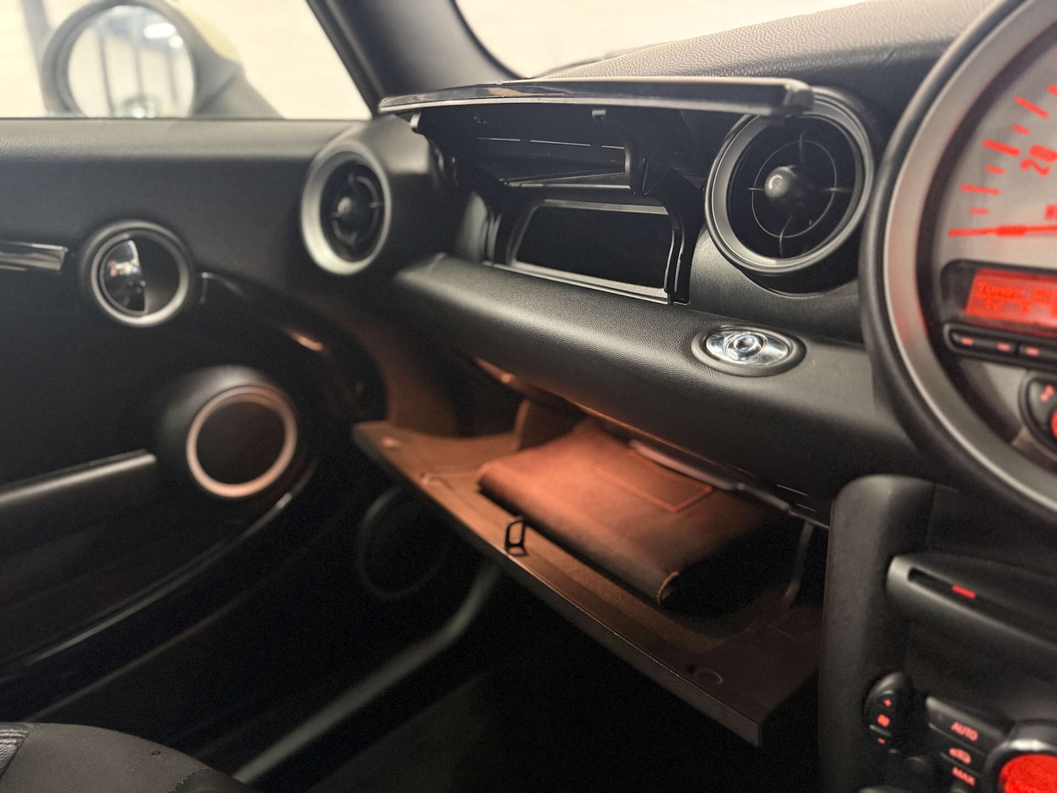 Used MINI Convertible 2011 for sale - 76783114: Photo 21