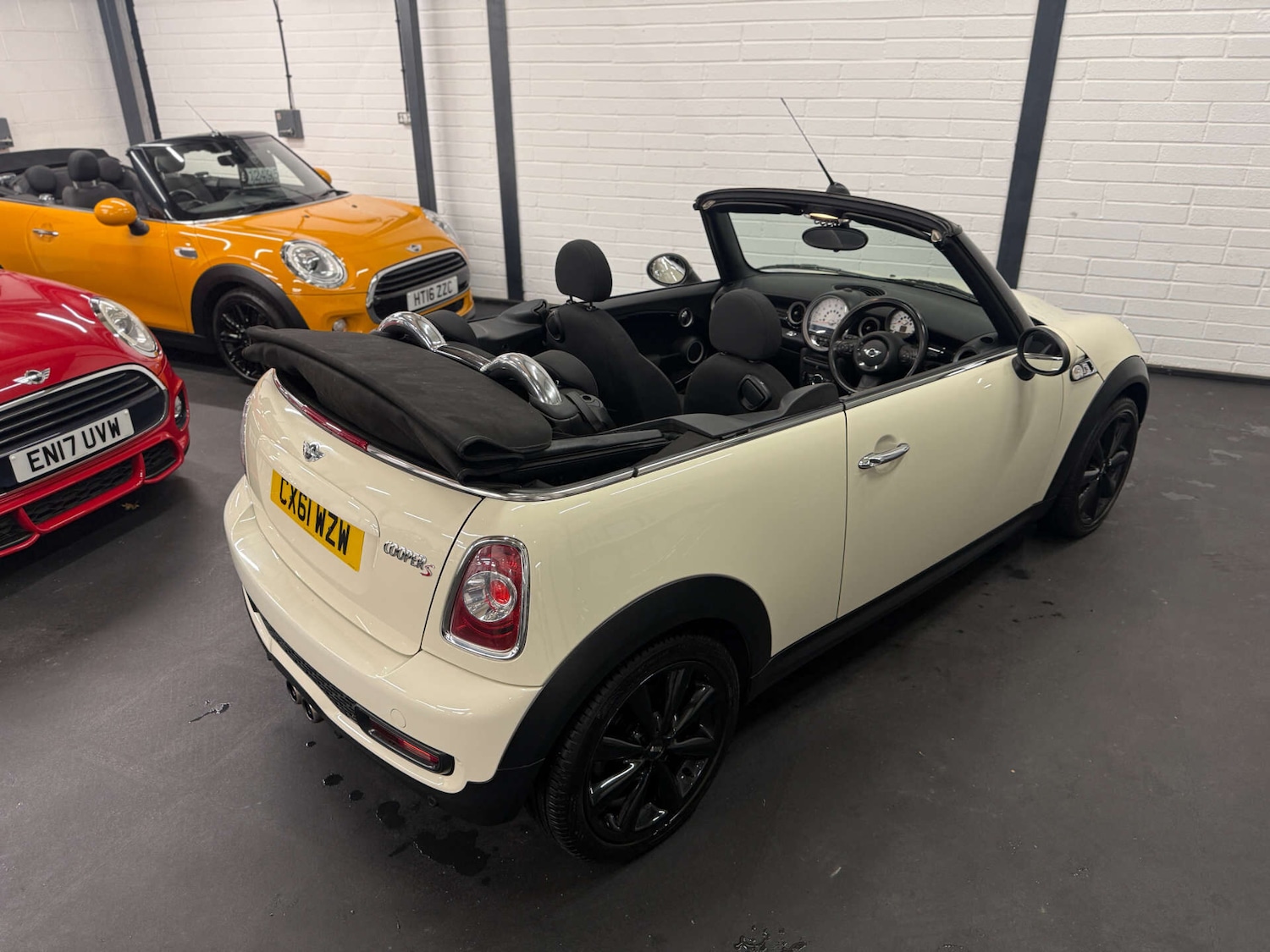 Used MINI Convertible 2011 for sale - 76783114: Photo 3