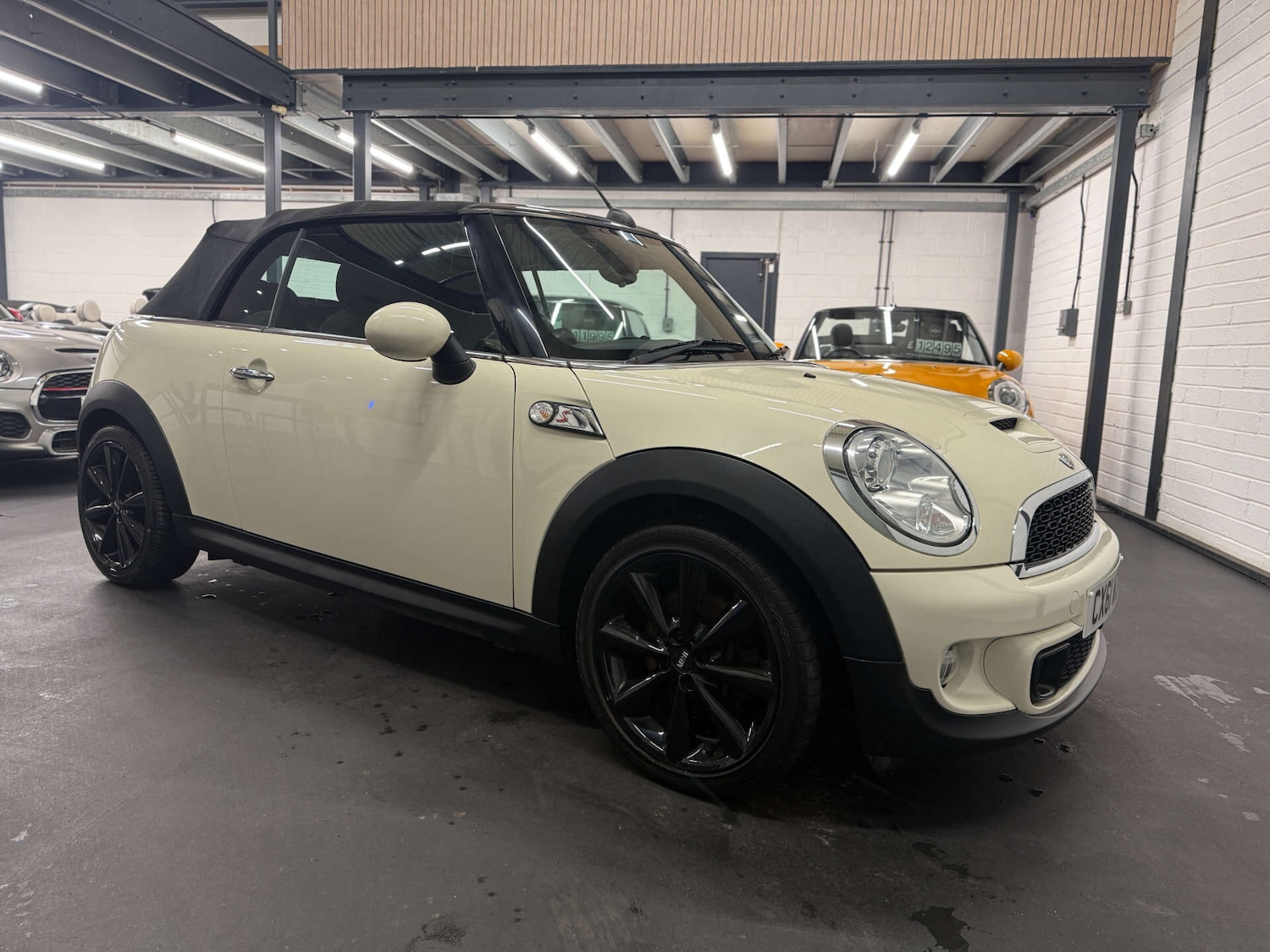 Used MINI Convertible 2011 for sale - 76783114: Photo 6