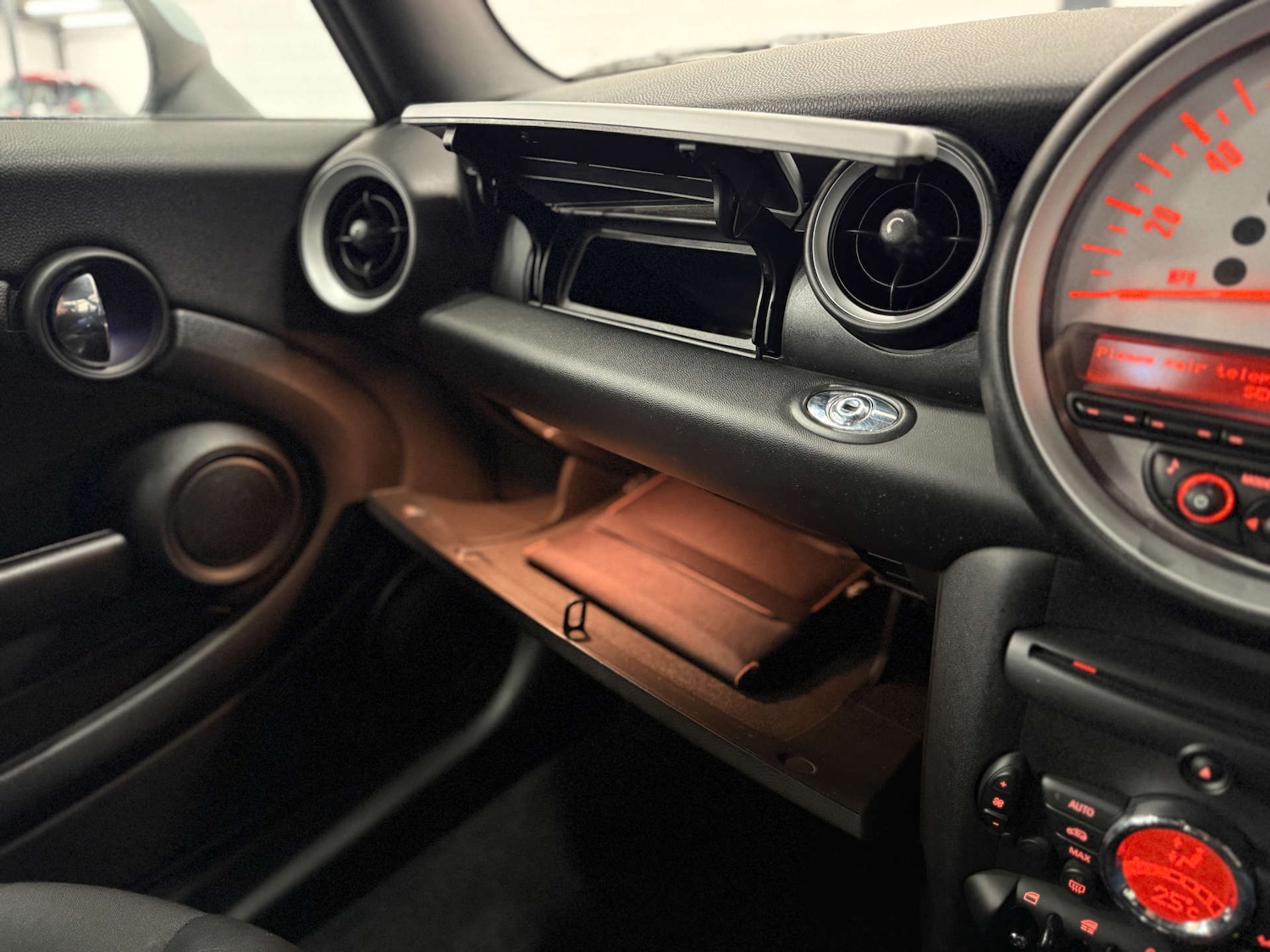 Used MINI Convertible 2012 for sale - 77170337: Photo 22