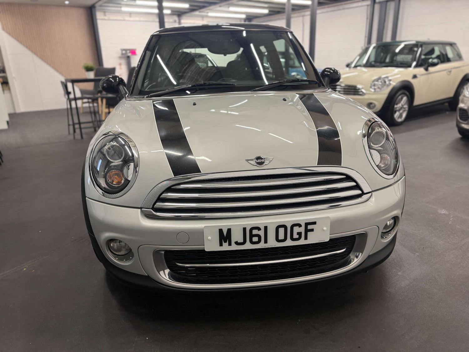 Used MINI Hatch 2011 for sale - 76957245: Photo 2