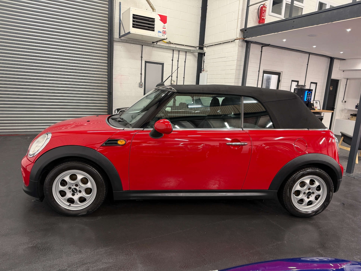 Used MINI Convertible 2011 for sale - 77234078: Photo 10