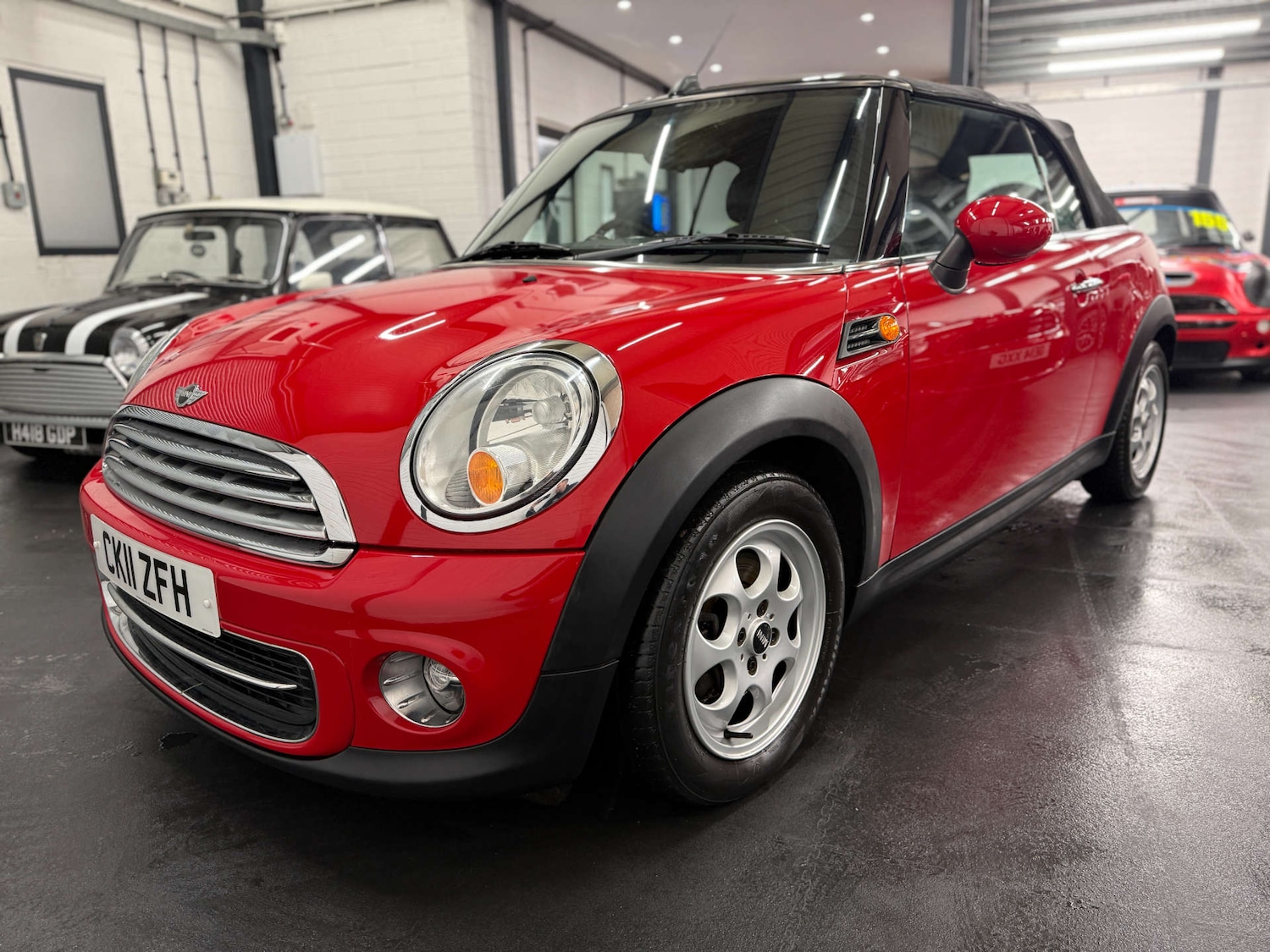 Used MINI Convertible 2011 for sale - 77234078: Photo 2