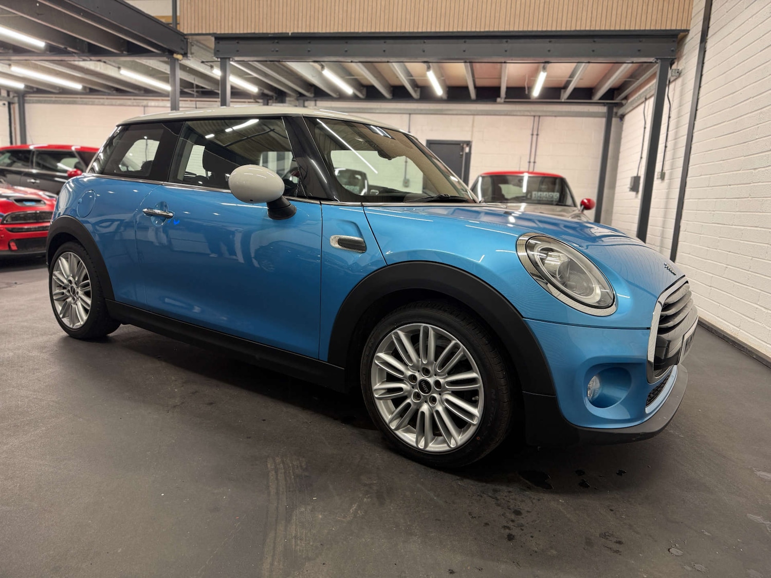 Used MINI Hatch 2018 for sale - 76957244: Photo 1