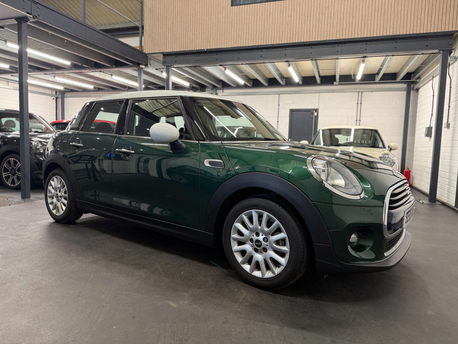 Used MINI Hatch 2015 for sale - 77720458: Photo 1