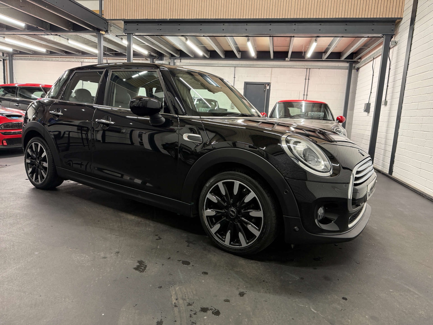 Used MINI Hatch 2019 for sale - 76957250: Photo 1
