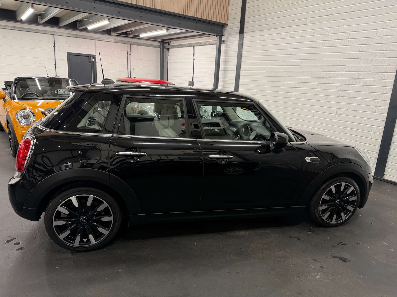 Used MINI Hatch 2019 for sale - 76957250: Photo 12