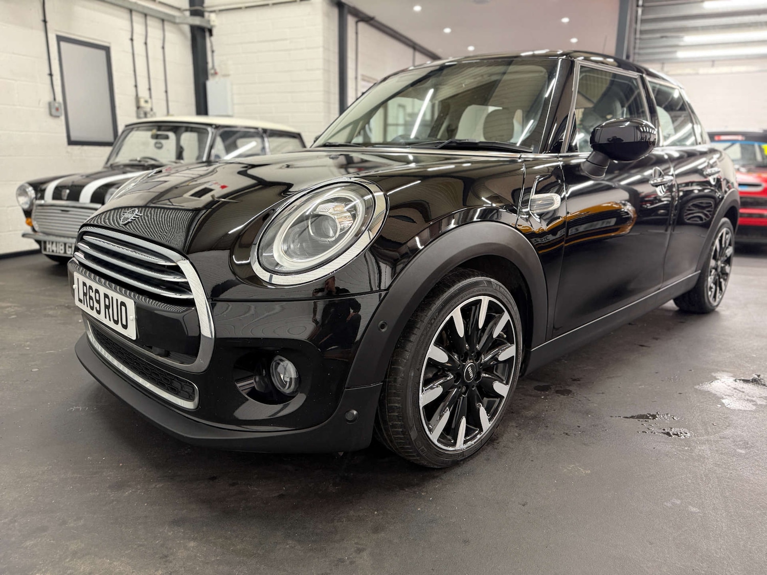 Used MINI Hatch 2019 for sale - 76957250: Photo 2