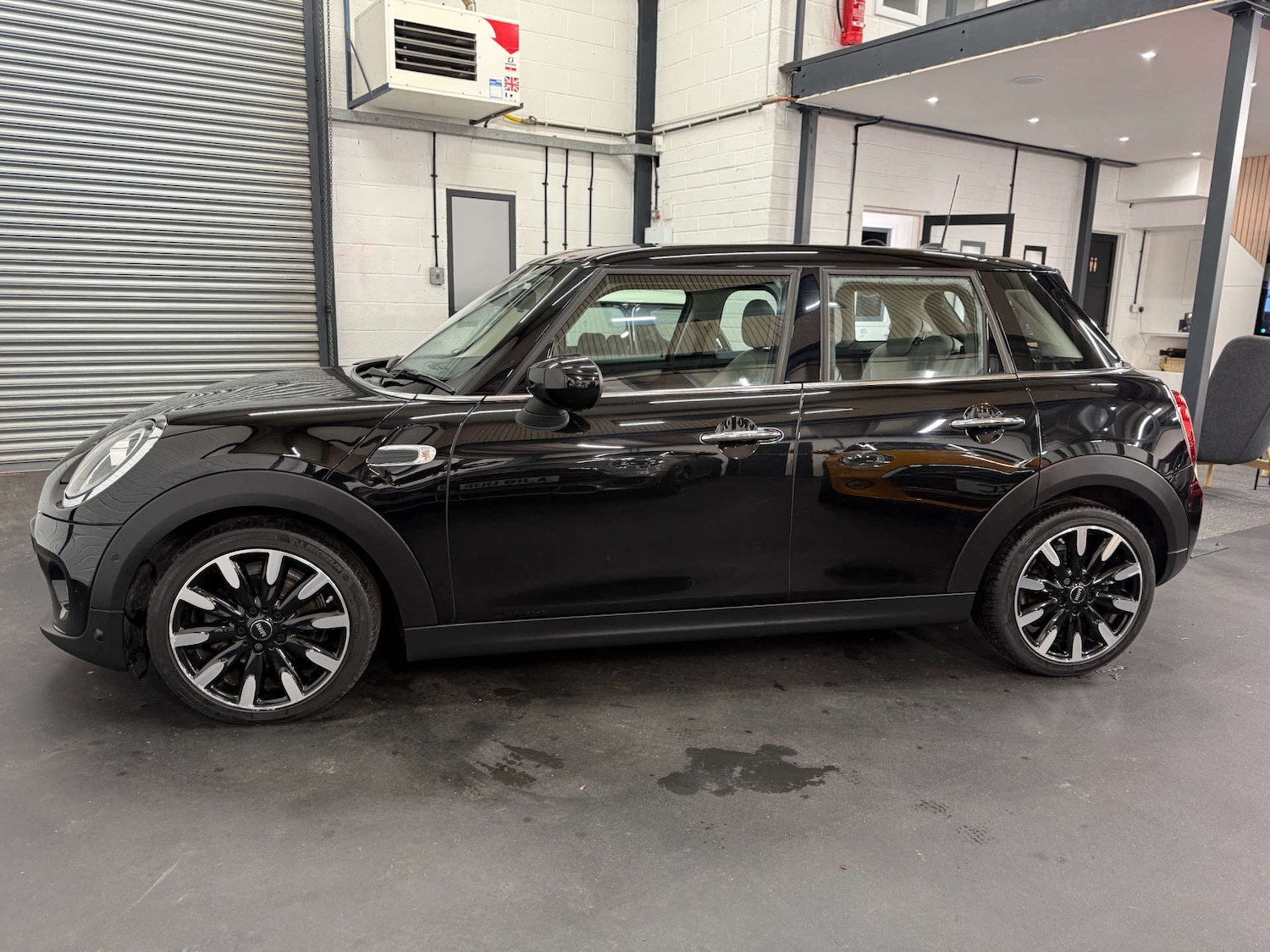 Used MINI Hatch 2019 for sale - 76957250: Photo 8