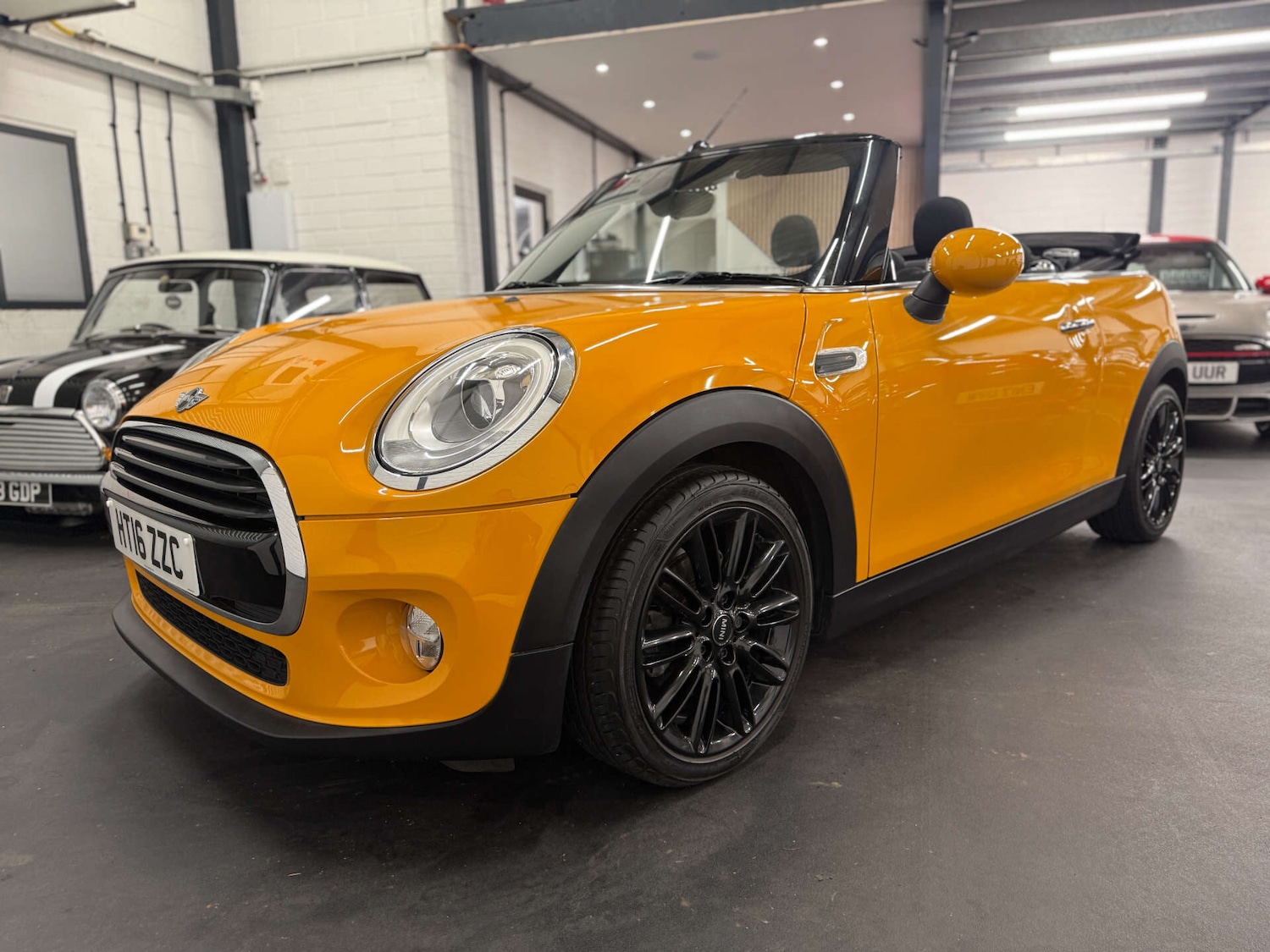 Used MINI Convertible 2016 for sale - 76783105: Photo 2