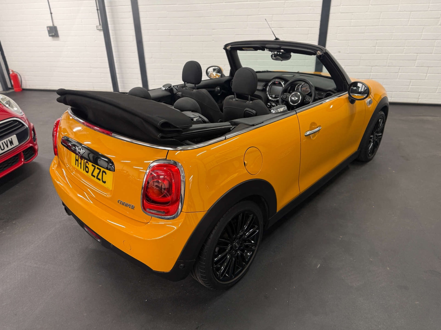 Used MINI Convertible 2016 for sale - 76783105: Photo 3