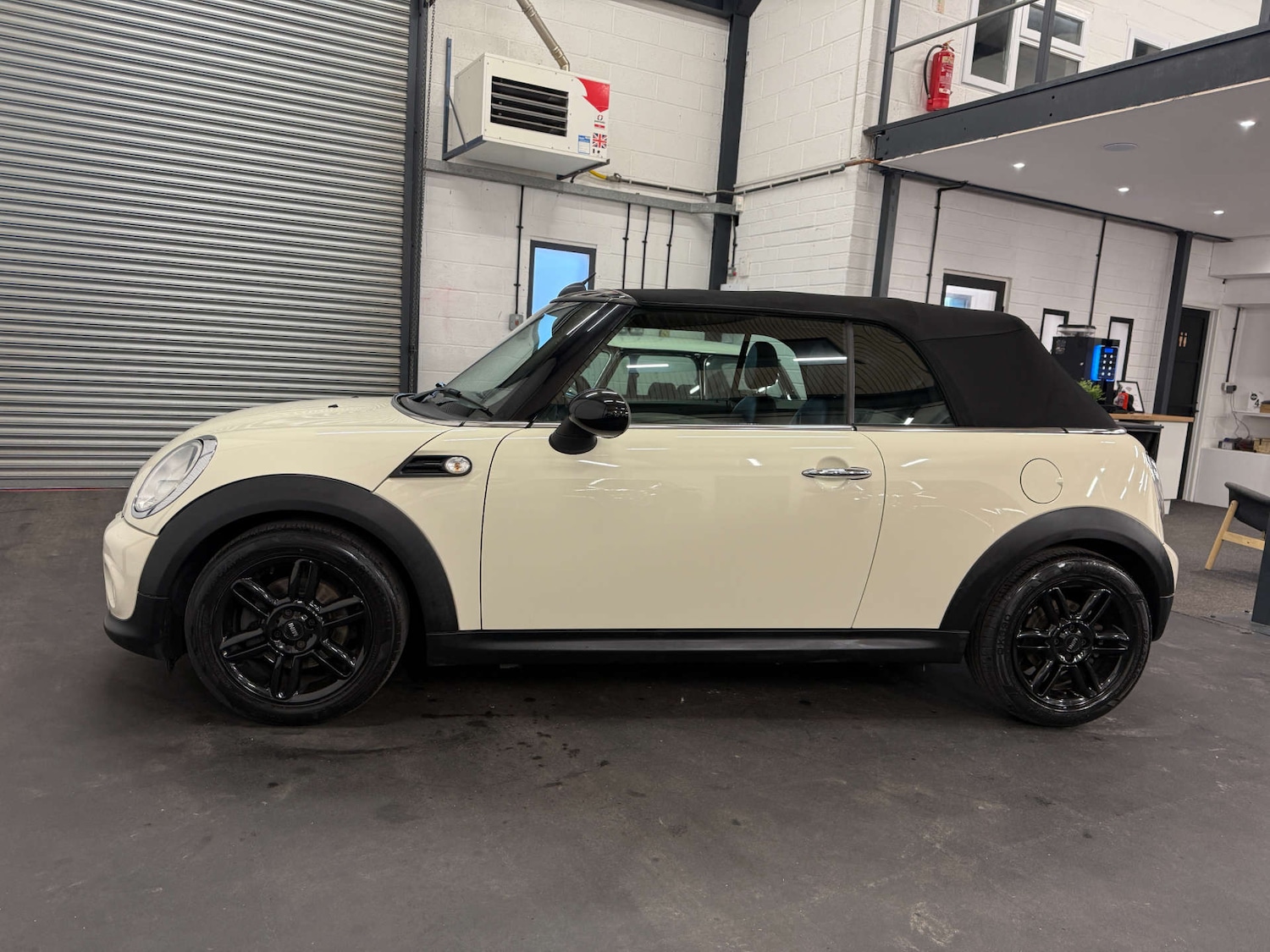 Used MINI Convertible 2014 for sale - 77720461: Photo 10