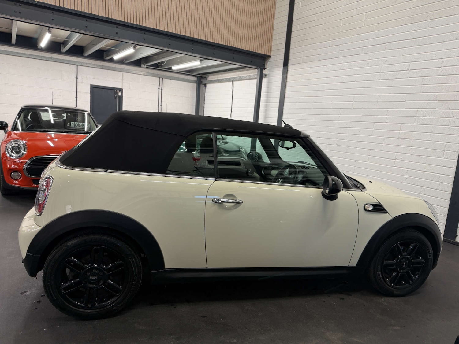 Used MINI Convertible 2014 for sale - 77720461: Photo 15