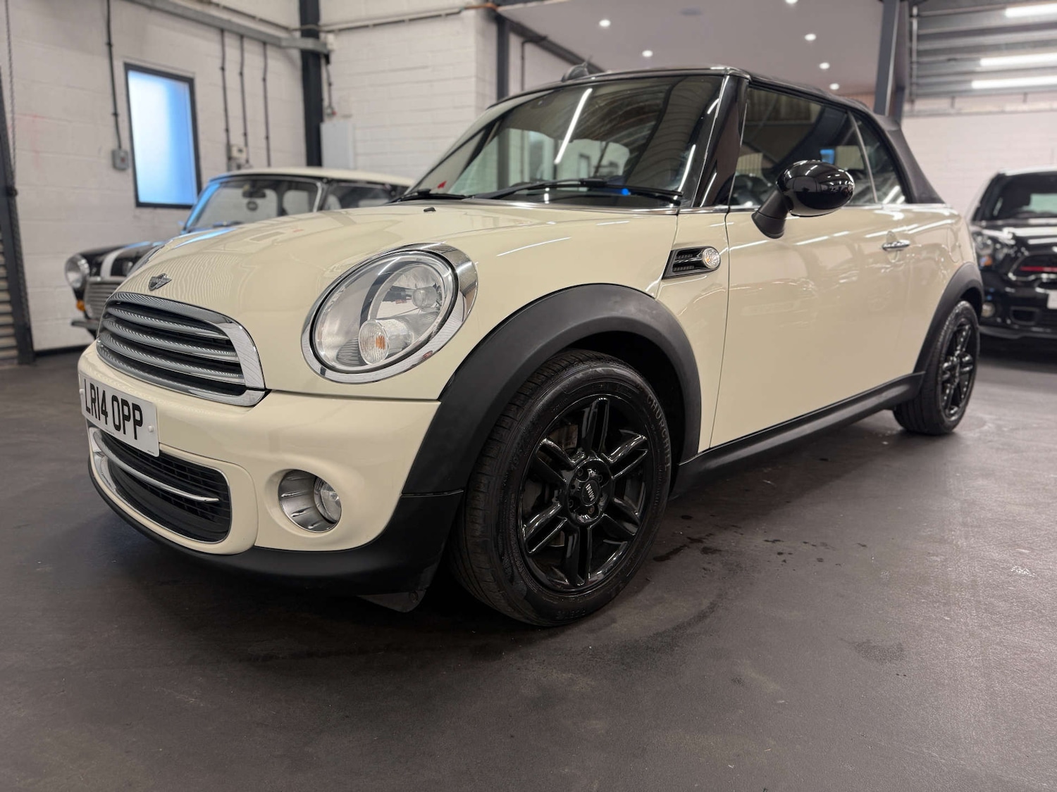 Used MINI Convertible 2014 for sale - 77720461: Photo 2