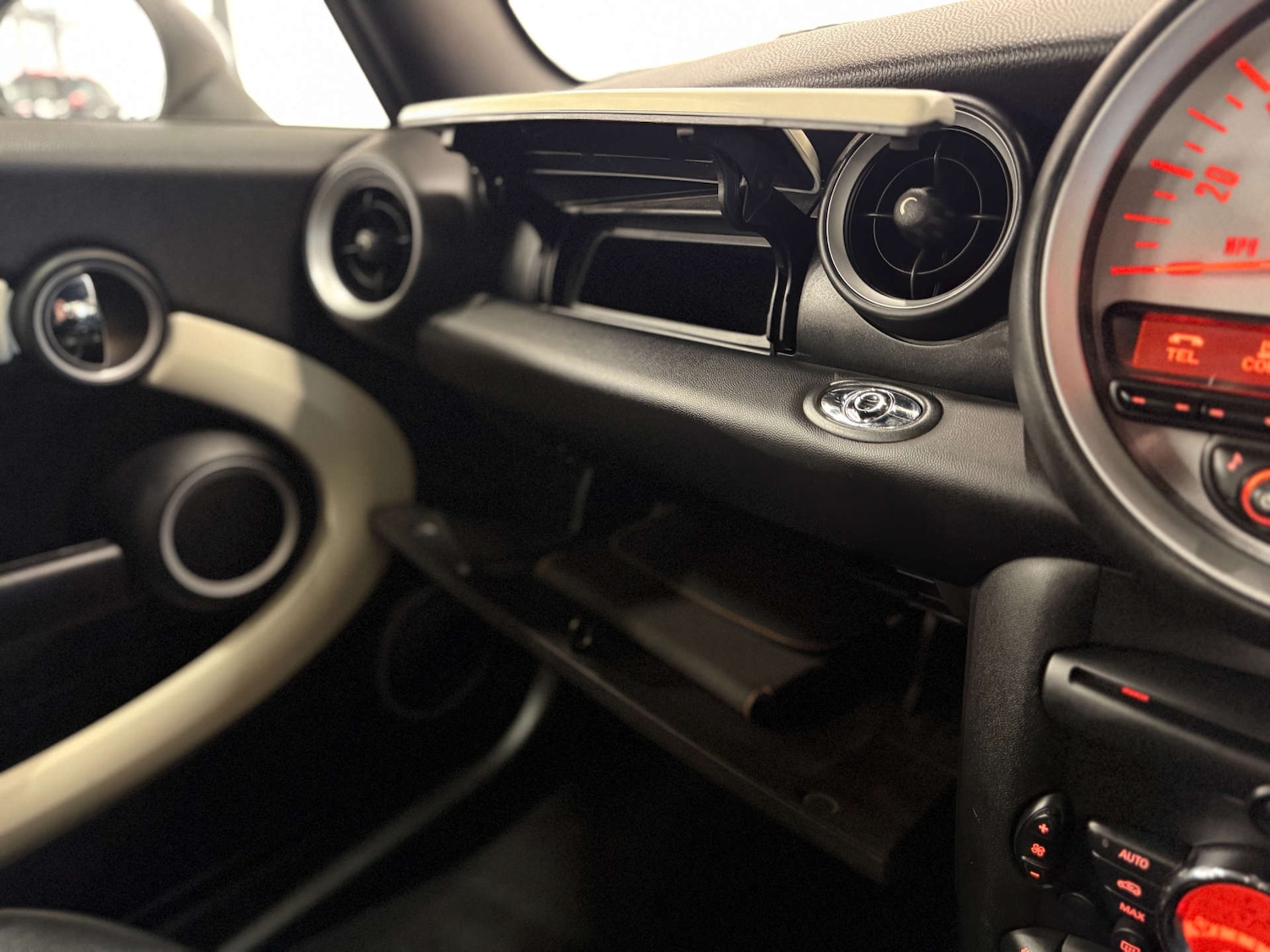 Used MINI Convertible 2014 for sale - 77720461: Photo 21