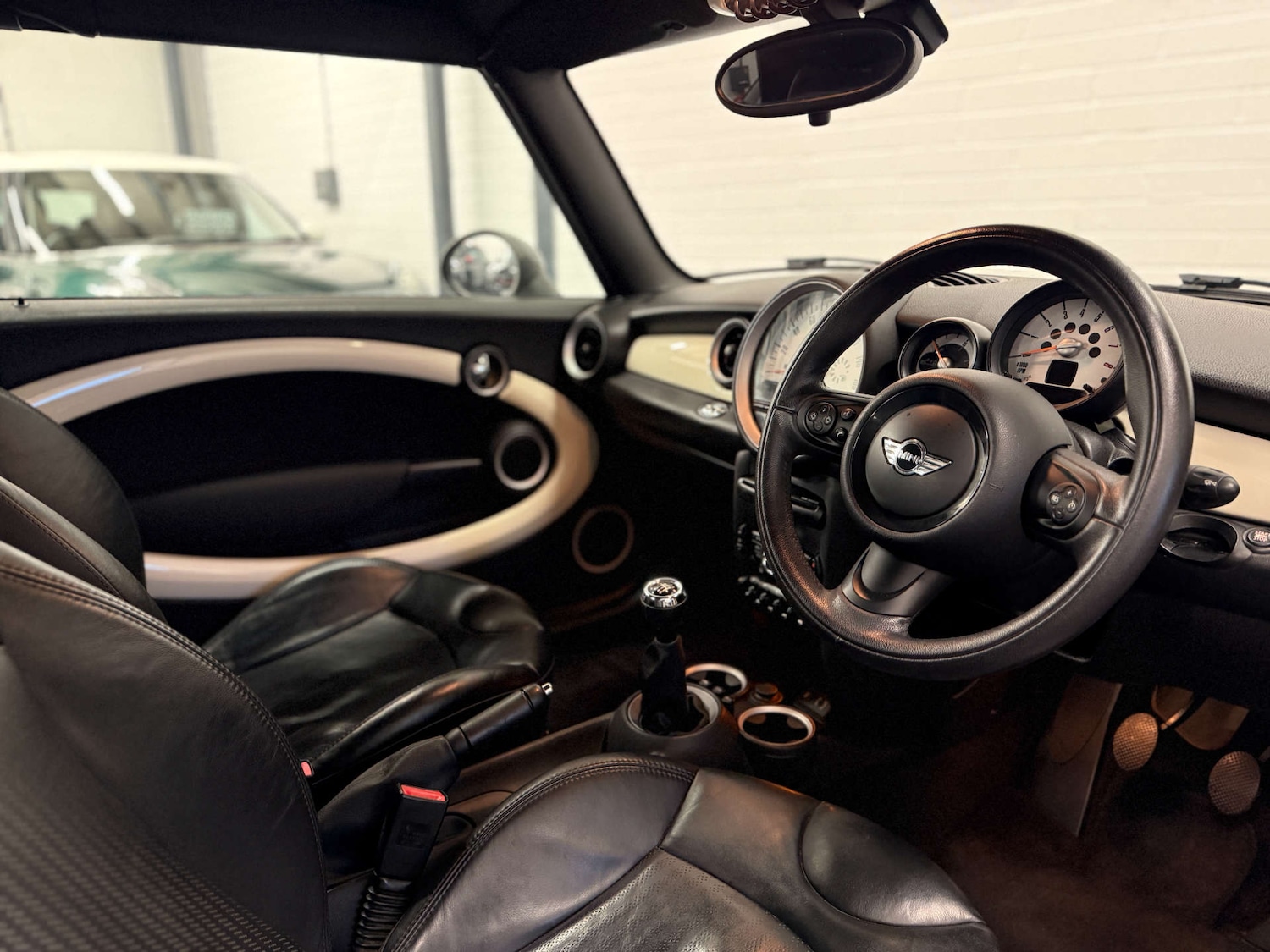 Used MINI Convertible 2014 for sale - 77720461: Photo 4