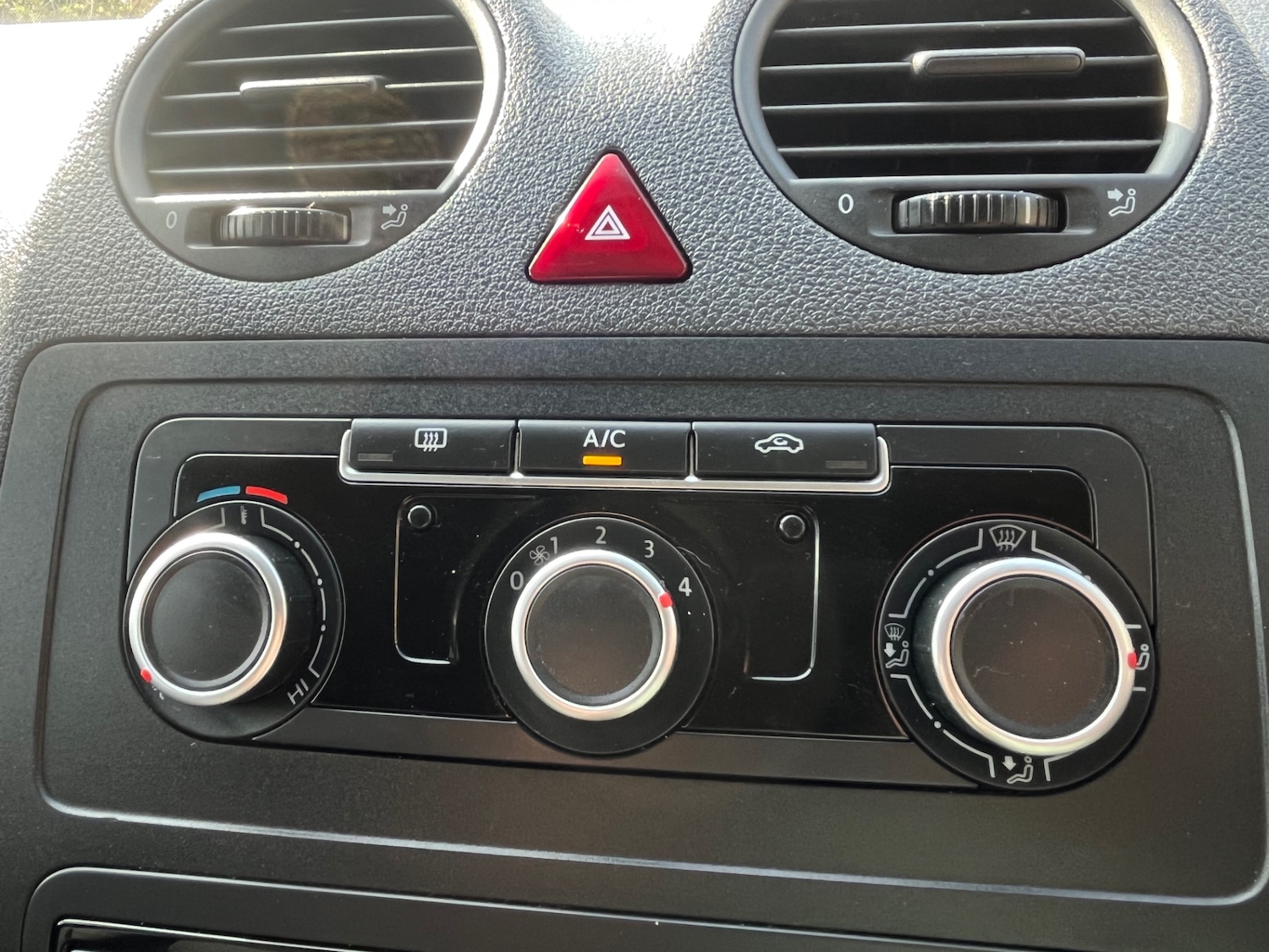 Used Volkswagen Caddy Maxi Life 2015 for sale - 77975679: Photo 20