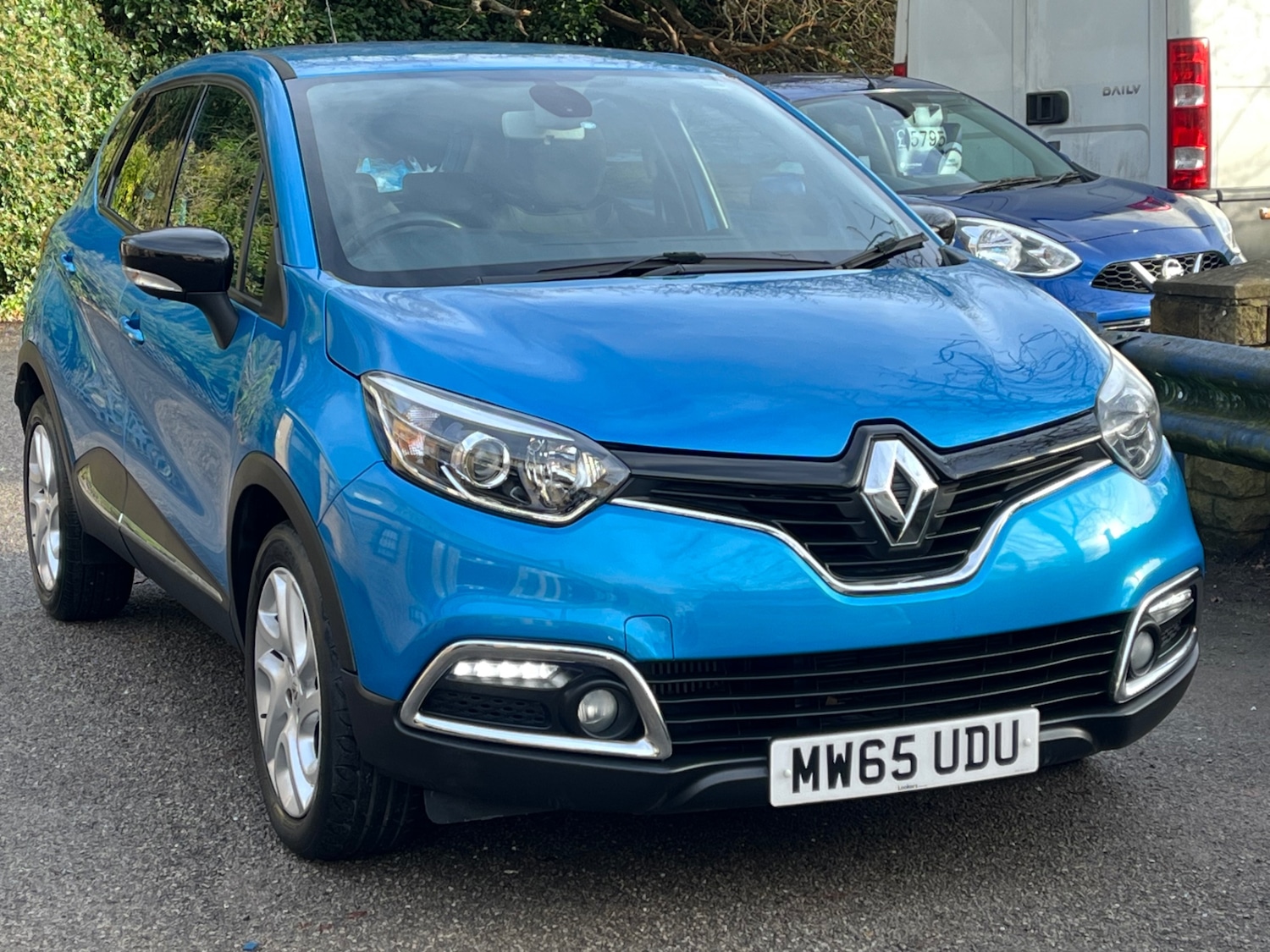 Used Renault Captur 2015 for sale - 77161231: Photo 2