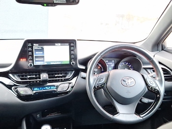 Used Toyota C-HR 2021 for sale - 76880447: Photo