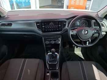 Used Volkswagen T-Roc 2019 for sale - 75241079: Photo