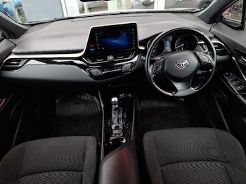 Used Toyota C-HR 2018 for sale - 78740603: Photo