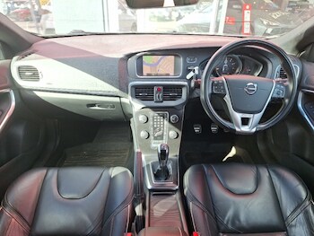 Used Volvo V40 2019 for sale - 76160646: Photo