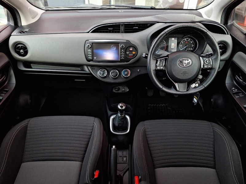 Used Toyota Yaris 2018 for sale - 77761032: Photo 2