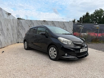 Used Toyota Yaris 2013 for sale - 79552747: Photo