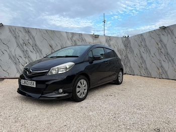 Used Toyota Yaris 2013 for sale - 79552747: Photo