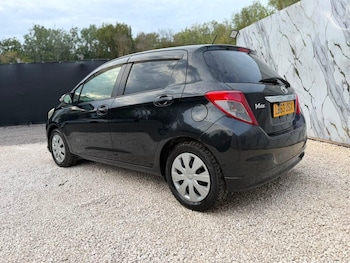 Used Toyota Yaris 2013 for sale - 79552747: Photo
