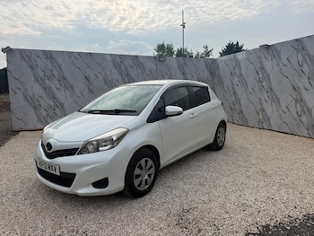 Used Toyota Yaris 2012 for sale - 79508510: Photo