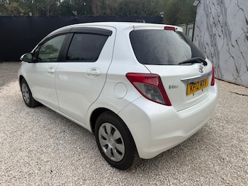 Used Toyota Yaris 2012 for sale - 79508510: Photo