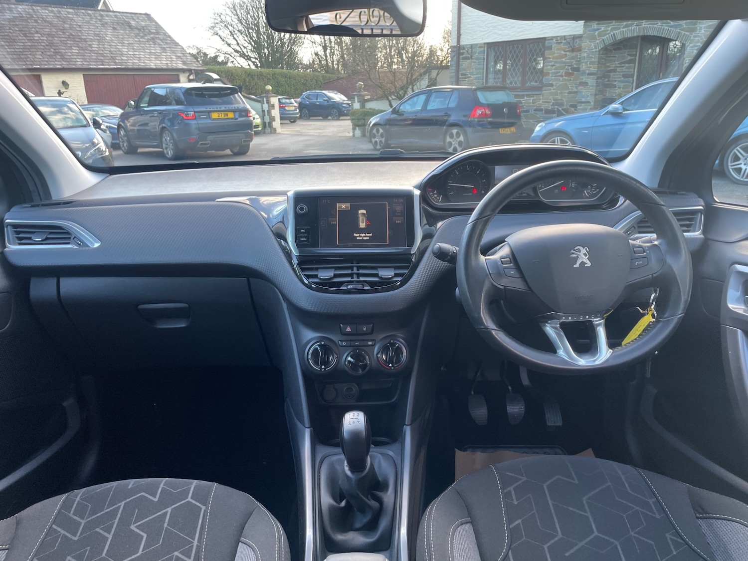 Used Peugeot 2008 2017 for sale - 76651178: Photo 7